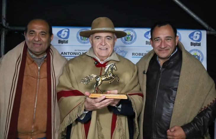 Gobernador Osvaldo Jaldo durante la Fiesta Nacional e Internacional del Caballo en Trancas