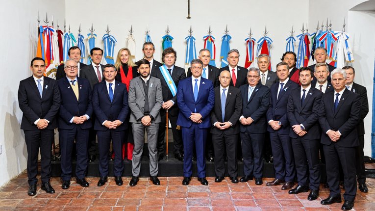 Gobernadores argentinos en una reunión con el presidente Milei